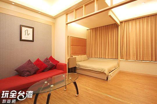 85 Happy Holiday Hotel Kaohsiung Exterior photo